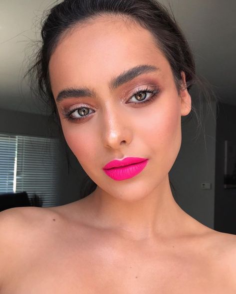 Pink Lipstick Look, Neon Pink Lipstick, Bright Pink Lipstick, Pink Lipstick Makeup, Neon Lipstick, Neon Lips, Bright Pink Lips, Bright Pink Lipsticks, Bright Lip