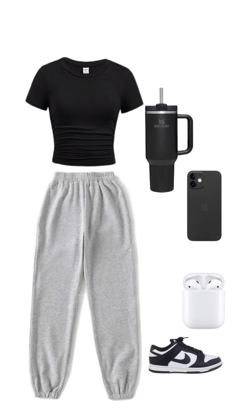 Grey Sweats Black Shirt Outfit, Outfits For When Youre On Your Period, Outfit Ideas Gray Sweatpants, Preppy Outfits With Grey Sweatpants, Outfits With Black Nike Sweatpants, Black Sweat Pants Outfit For School, Gray Cargo Sweatpants Outfit, Outfit Ideas With Grey Sweatpants, Cute Grey Sweatpants Outfit