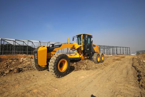 The new 4180D motor grader from LiuGong is a completely new machine featuring 324° panoramic visibility. Yanmar Tractor, New Holland Agriculture, Rental Application, Motor Grader, Volvo Trucks, Construction Equipment, New Holland, Commercial Vehicle, Fuel Efficient