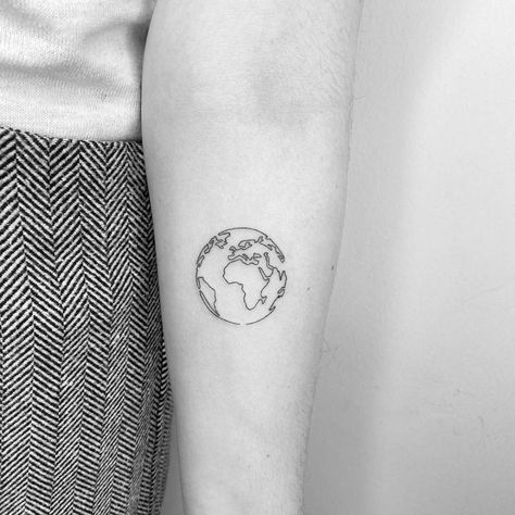 Continuous Line Tattoo, Globe Tattoos, Earthy Tattoos, Earth Tattoo, One Line Tattoo, Tattoos Infinity, Planet Tattoos, Red Tattoos, World Tattoo