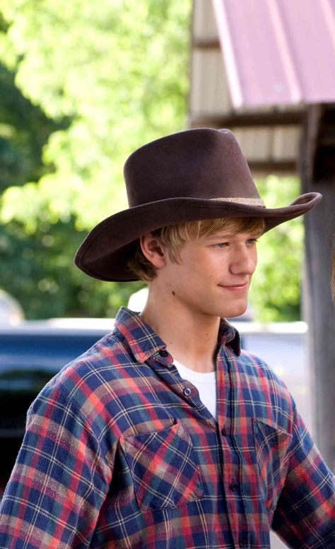 never thought this day would come. I'm a sucker for guys in a cowboy hats Guys In Cowboy Hats, Blonde Country Boy, Lucas Till Hannah Montana, Cute Cowboys, Hannah Montana The Movie, Lucas Till Macgyver, Foto Cowgirl, Sam Riley, Southern Boys