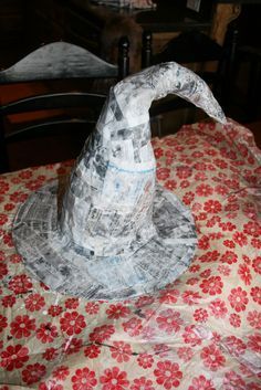 You're Too Crafty: Paper Mache Witches Hat                                                                                                                                                                                 More Cheap Diy Halloween Decorations, Paper Mache Pumpkins, Paper Mache Projects, Hantverk Diy, Adornos Halloween, Halloween Prop, Witches Hat, Halloween Hats, Fall Halloween Crafts