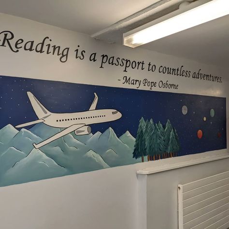 College Wall Painting Ideas, Library Murals High School, Library Mural, School Wall Art Ideas, Airport Theme, Library Decorations, Reading Learning, College Walls, Class Door