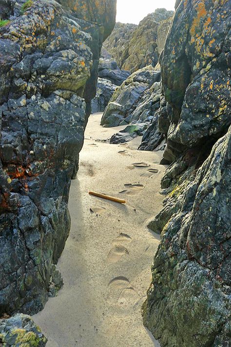 Scottish Beach, Isle Of Islay, Scottish Mountains, Easy Jet, Bonnie Scotland, Cheap Flight, Cheap Flight Tickets, Nature Scenery, Flight Tickets