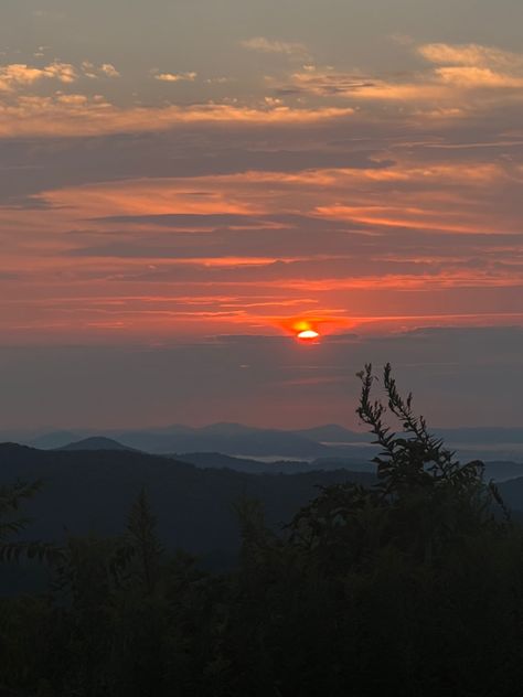 sunrise over the mountains Morning Mountain, Mountain Sunrise, Mountains Sunrise, Sunrise With Mountains, Dawn Mountains, Sunrise Mountain Aesthetic, Sunrise Aesthetic Mountain, Forest Sunrise Aesthetic, Sunrise Mountain