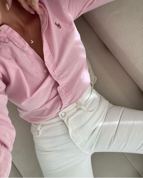 Polo Shirt Outfits, Skandinavian Fashion, Looks Street Style, Ralph Lauren Outfits, Mode Inspo, 가을 패션, Pink Outfit, Looks Style, Pink Shirt