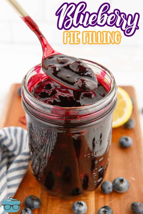 A popular flavor for summer, this Blueberry Pie Filling is the perfect recipe to make your own pie, top desserts or to use as a sauce! Blueberry Bbq Sauce, Blueberry Sauce Recipe, Blueberry Jam Recipe, Sauce Spaghetti, Dessert Oreo, Blueberry Pie Filling, Blueberry Sauce, Easy Blueberry, Bbq Sauce Recipe