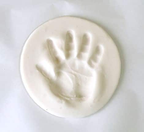 Christmas Ornaments Handprint, Baking Soda Clay, Clay Handprint, Handprint Ornaments, Keepsake Crafts, Homemade Clay, Baking With Kids, Clay Food, Clay Ornaments