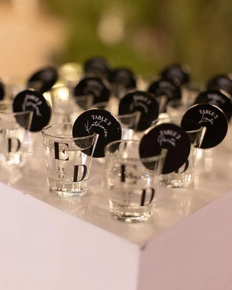 Unique Wedding Seating Chart, Alternative Wedding Favors, Wedding Favours Shots, Shot Glass Favors, Shot Glasses Wedding Favors, Wedding Shot Glasses, Black And White Wedding Theme, White Wedding Theme, Wedding Gifts For Guests