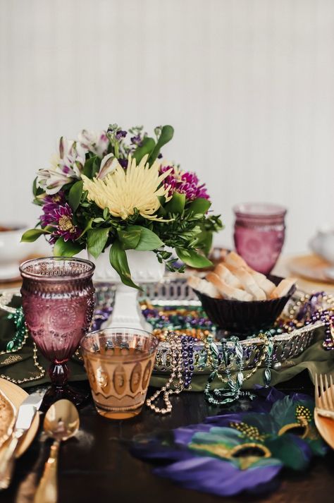 Elegant New Orleans Party, Mardi Gras Popcorn, Culture Party Ideas, Muted Mardi Gras Decor, New Orleans Table Decor, New Orleans Birthday Party Theme, Elegant Mardi Gras Tablescape, New Orleans Bridal Shower Theme, Elegant Mardi Gras Party