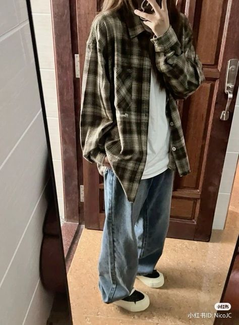 Mens Clothing Styles Dark Academia, Simple Wear Casual, Black Masculine Outfits, Fits With Flannels, Flannel Shirt Outfit Grunge, Mid West Emo Outfits, Casual Outfit Black Jeans, How To Look Masculine, Plaid Shirt Aesthetic