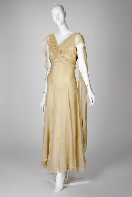 Evening dress Madeleine Vionnet French, , ca. 1932 Blotch-dyed silk chiffon crepe 1994.006 1930s Dresses Formal, 70s Evening Gown, Retro Wardrobe, Vintage Fashion 1930s, Madeleine Vionnet, 1930's Fashion, 30s Fashion, 42nd Street, Dog Bones