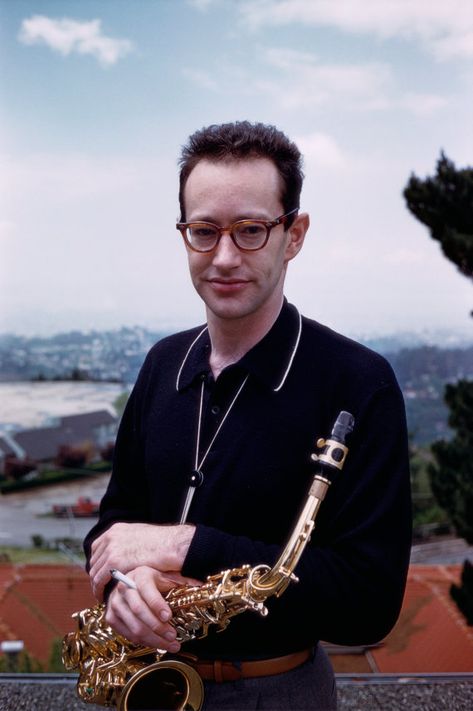 Saxophonist Paul Desmond by Marvin Koner Paul Desmond, Jazz Wall Art, Jazz Saxophonist, Jazz Saxophone, Dave Brubeck, Jazz Artists, Smooth Jazz, The David, Jazz Musicians