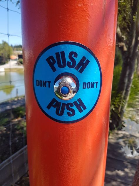 Do I Push? How To Make Quiche, Design Fails, Habitat For Humanity, Bad Design, Daily Funny, Poster Designs, One Job, Signage Design, Funny Signs