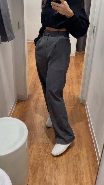 Uniqlo Trousers Outfit, Uniqlo Pants Outfit, Uniqlo Wide Leg Pants Outfit, Uniqlo Trousers, Uniqlo Women Outfit, Uniqlo Outfit, Trousers Outfit, Uniqlo Pants, Wide Leg Pants Outfit