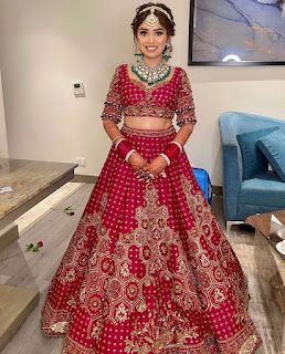 Bride In Red Lehenga, Pink Bridal Lehenga, Bridal Things, Latest Bridal Lehenga Designs, Dupatta Dress, Best Indian Wedding Dresses, Emerald Jewellery, Bride Hairstyle, Bridal Lehenga Designs