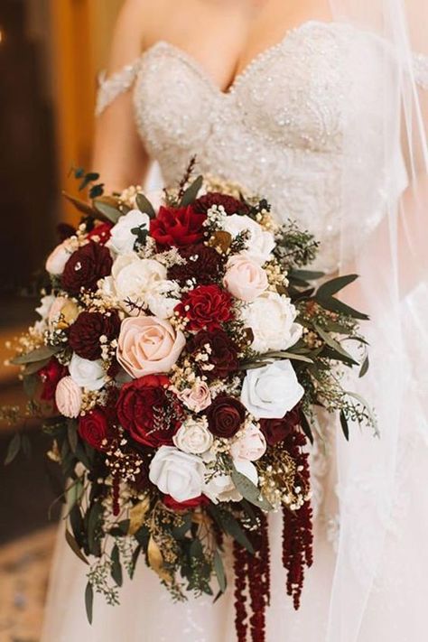 Christmas Wedding Bouquets, Bouquets Ideas, Red Bouquet Wedding, Red Bouquet, Winter Wedding Flowers, Custom Bouquet, Flower Bouquets, Burgundy Wedding, Flower Bouquet Wedding