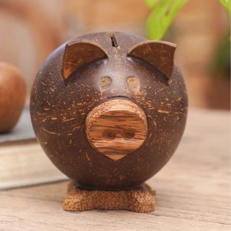 Coconut Shell Art, Palm Tree Wood, Coconut Crafts, Coconut Decoration, Coconut Shell Crafts, Cute Piggy, Shells Diy, Tiki Art, Coconut Palm Tree