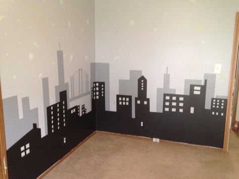 Spiderman Accent Wall, Marvel Wall Painting Ideas, Avengers Kids Room Ideas, Superhero Wall Painting, Batman Bedroom, Marvel Bedroom, Avengers Room, Construction Bedroom, Batman Wall