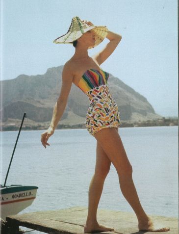 Emilio Pucci swimsuit design (what about that hat?!!) circa 1950s Pucci Swimsuit, Vintage Bathing Suit Patterns, Summer Vintage Outfits, Vestidos Pin Up, Riviera Chic, Trendy Swimwear Bikinis, Pucci Vintage, Vintage Swim, Best Swimwear