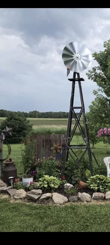 Windmill Garden Decor, Front Yard Windmill Ideas, Decorative Yard Windmills, Windmill Flower Bed, Wooden Windmills Garden, Yard Windmill, Country Garden Landscaping, Windmill Landscaping, Garden Windmill