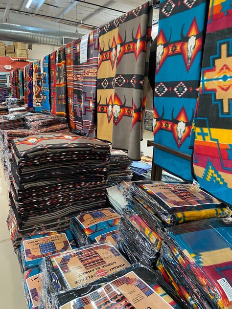 Fleece Lodge Blankets! Perfect size for traveling, check website for current availability. #elpasosaddleblanket #fleeceblanket #wholesaleblankets #wholesale #southwestblankets #travel2021 Native American Bedroom Ideas, Southwest Chic, Upholstered Chairs Diy, Western Blankets, Southwest Blankets, Western Bedrooms, Southwest Print, Western Bedroom Decor, Western Bedroom