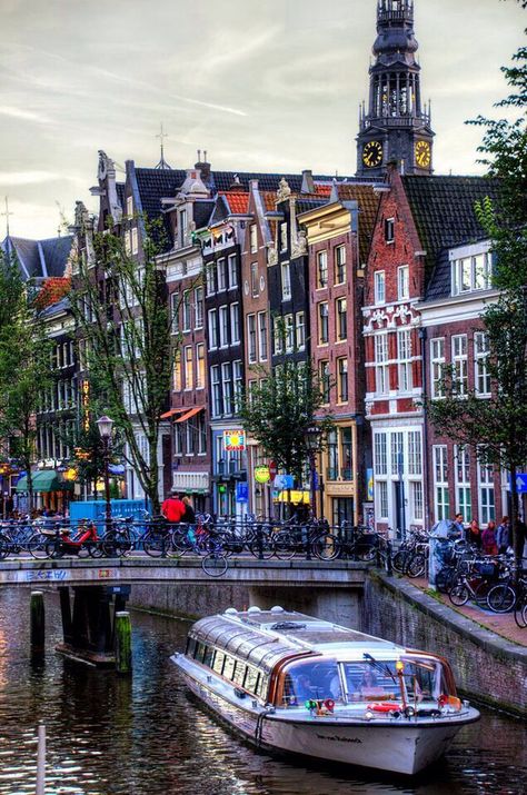 18 stunningly beautiful pictures of Amsterdam - Netherlands Tourism 2 Days In Amsterdam, Netherlands Tourism, Amsterdam Itinerary, Amsterdam Travel Guide, Explore City, Amsterdam Canals, Visit Amsterdam, Netherlands Travel, Amsterdam Travel