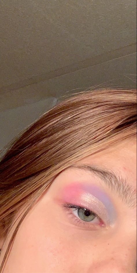 Light Blue And Pink Eyeshadow Looks, Pretty Simple Eye Makeup, Pastel Pink And Blue Eyeshadow, Lover Eyeshadow Looks, Blue Pink And Purple Makeup, Purple Pink Blue Eyeshadow, Pink Eye Makeup For Blue Eyes, Pastel Blue Eyeshadow Looks, Pink Purple Blue Eye Makeup