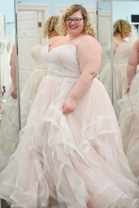 Fat Bride, Plus Wedding Dresses, Plus Size Brides, Spring Wedding Guest Dress, Plus Size Wedding Gowns, Plus Size Bride, Look Plus Size, Organza Skirt, Mode Chic