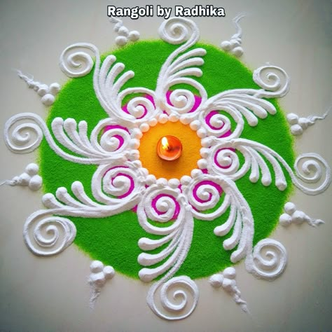 Easy Rangoli Designs Tiny Rangoli Designs, Easy Sanskar Bharti Rangoli, Simple Small Rangoli Designs, Rangoli Designs Sanskar Bharti, Round Rangoli, Artistic Rangoli, Floral Painting Videos, Sanskar Bharti Rangoli, Sanskar Bharti Rangoli Designs