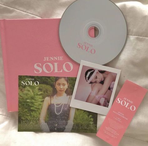 Solo Jennie Album Cover, Cd Card, Mini Albümler, Jennie Solo, Vision Book, Xmas Wishes, Kpop Merchandise, Pop Albums, Album Diy