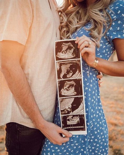 21 Gorgeous and Classy Pregnancy Announcement Ideas - Just Simply Mom Pregnancy Announcement Photo Ideas, Announcement Photo Ideas, Pregnancy Announcement Photography, Pregnancy Announcement Pictures, Pregnancy Announcement Photoshoot, Baby Announcement Photoshoot, Cute Pregnancy Announcement, Baby Announcement Pictures