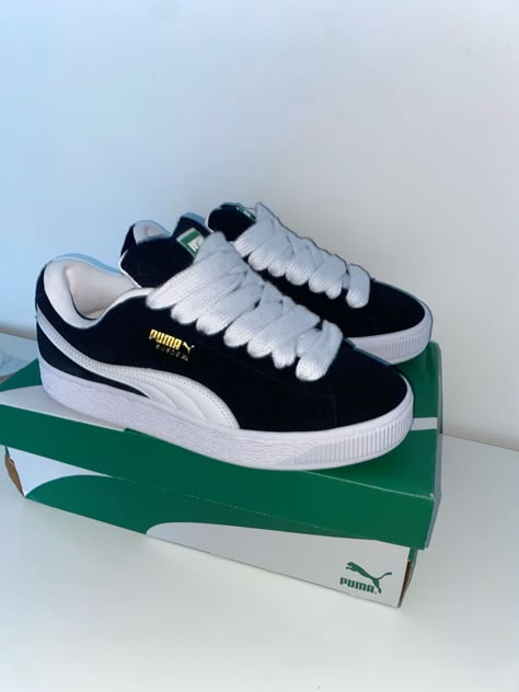 Puma Suede Outfit, Black And White Contrast, Pretty Sneakers, Trendy Shoes Sneakers, Pretty Shoes Sneakers, Kicks Shoes, Shoes Outfit Fashion, Fresh Shoes, Hype Shoes