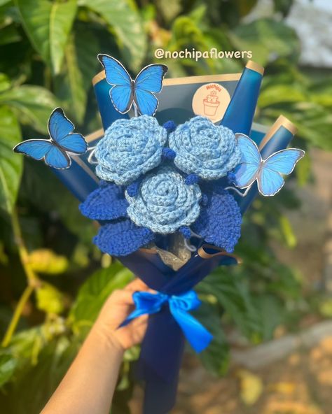 Crochet Bouquet, Roses Bouquet, Crochet Business, April 11, Handmade Art, Crochet Projects, Crochet Top, Origami, Amigurumi