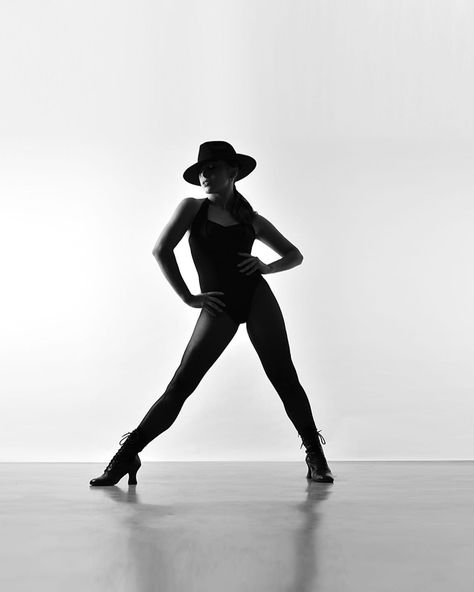 Fosse Poses Jazz Dance, Spotlight Dance Photography, Musical Theater Dance Poses, Jazz Photoshoot Poses, In Studio Dance Photography, Fosse Photoshoot, Musical Theatre Photography, Dance Photography Jazz, Jazz Poses Dancers