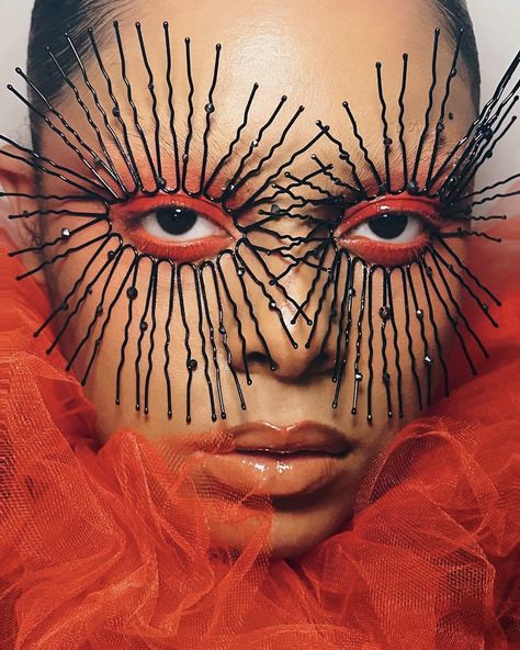 Avant Garde Makeup Editorial, Fashion Editorial Makeup, Creepy Halloween Makeup, Face Art Makeup, Avant Garde Makeup, Halloween Makeup Inspiration, Creative Eye Makeup, Horror Movie Characters, Creative Makeup Looks