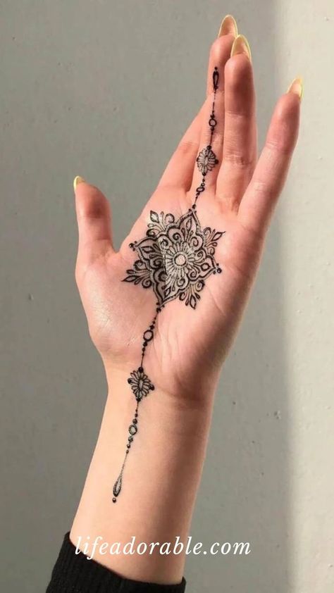 henna tattoo designs henna tattoo ideen henna tattoo design henna tattoos designs henna tattoo hand henna tattoo workshops tattoo ideas Small Henna Designs, Cute Henna Designs, Henna Style Tattoos, Jagua Henna, Red Henna, Henna Designs Wrist, Henna Inspired Tattoos, Finger Henna Designs, Henna Tattoo Hand