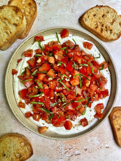 With creamy whipped ricotta topped with classic bruschetta and served with crostini, this whipped ricotta bruschetta dip is sure to become your new favorite summer appetizer! Bruschetta Dip Recipe, Ricotta Dip Recipes, Brushetta Appetizers, Ricotta Bruschetta, Bruschetta Dip, Classic Bruschetta, Ricotta Crostini, Ricotta Dip, Bruschetta Pasta