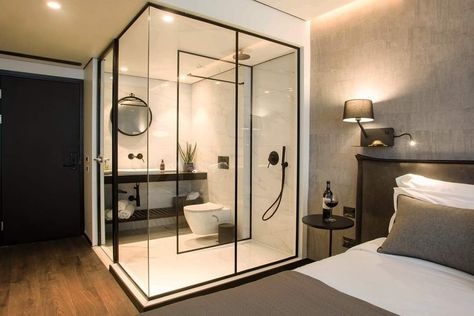 Bedroom Layout Design, Narrow House Designs, Studio Apartment Living, Open Bathroom, House Makeovers, Hotel Room Design, Narrow House, Ensuite Bathrooms, Ensuite Bathroom