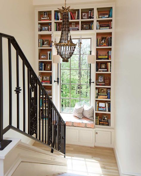 reading nook - window seat with book case Reading Nook Window Seat, Reading Nook Window, Small Breakfast, Cottage Journal, Window Seat Design, Breakfast Nooks, Home Library Design, Reading Nooks, Home Libraries