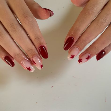 #autumnnails #nailart #nails #nailsart Bordeaux Nails, Nail Noel, Biab Nails, Kylie Nails, Shellac Nails, Star Nails, Xmas Nails, Almond Nails, Essie