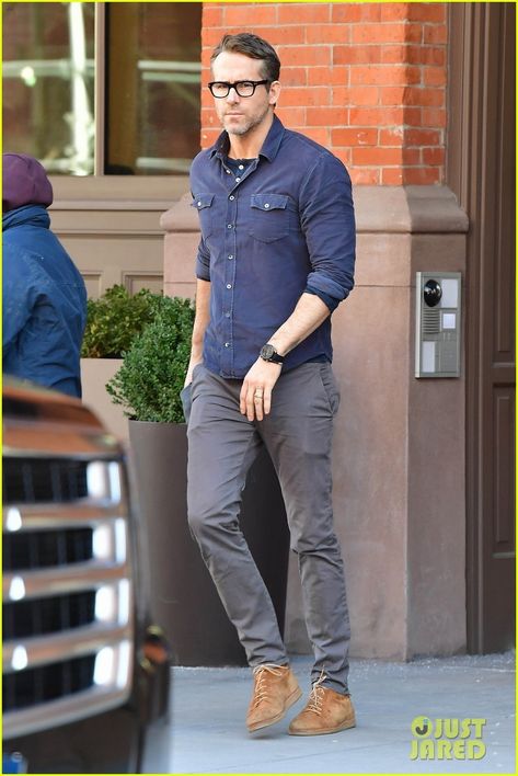 Ryan Reynolds Fashion, Chinos Men Outfit, Chinos Men, Double Pocket Shirt, Monkey Boots, Older Mens Fashion, Tom Ford Glasses, Mens Smart Casual Outfits, Smart Casual Menswear