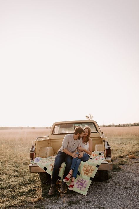 Couples Home Decor, Tennessee Memphis, Fall Porch Decorations, Old Truck Photography, Western Photoshoot Ideas, Porches Ideas, Western Couple Photoshoot, Fall Porch Ideas, Porch Decor Fall