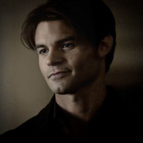 Elijah Mikaelson Vampire Diaries, Elijah From Vampire Diaries, Elijah Mikaelson Hot Pics, Elijah Mikaelson Tvd, The Vampire Diaries Elijah, Elijah Mikaelson Icon, Vampire Diaries Elijah, Elijah Mikaelson Aesthetic, The Originals Elijah