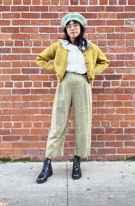 Art Teacher Style Aesthetic, Quirky Casual Outfits, Eclectic Fashion Style Inspiration, Indie Teacher Outfits, Styling Clogs Outfit, Eclectic Business Casual, Funky Workwear, Edgy Workwear, Fun Professional Outfits