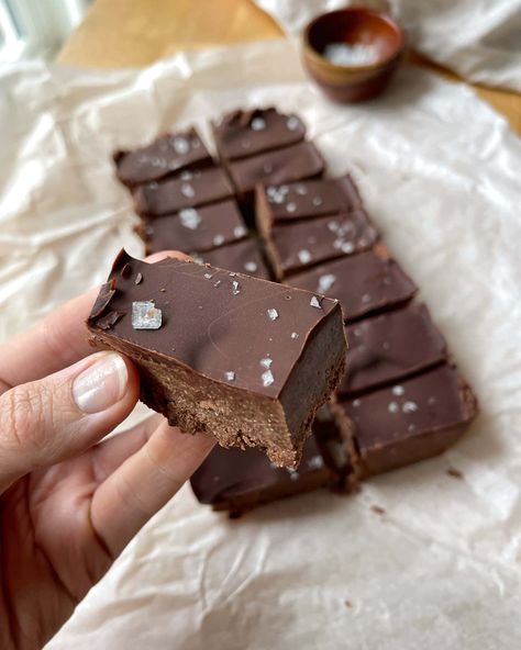 Protein Bar Chocolate, Almond Flour Protein Bar, Protein Bars Recipe, Protein Bar Recipe, Nutrition Bar, Chocolate Protein Bars, Protein Bars Homemade, Breakfast Appetizers, Peanut Butter Sauce