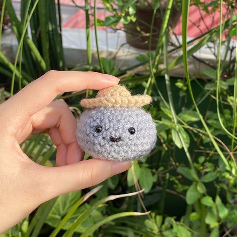 jaz 🌻 on X: "doljjong 🥺 https://t.co/545QM7M9Te" / X Crochet Keychain Pattern, Clay Diy Projects, Crochet Animals Free Patterns, Beginner Crochet Projects, Line Art Design, Crochet Keychain, Hand Embroidery Art, Diy Crochet Projects, Cute Diys