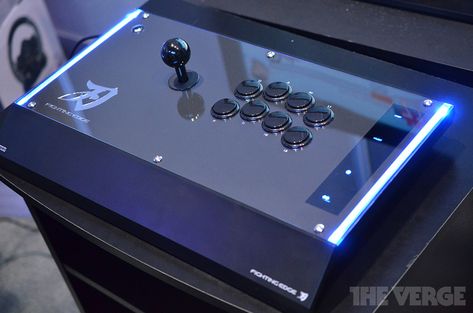 Hori Fighting Edge arcade stick hands-on photos Mini Arcade Games, Arcade Pedestal, Street Fighter Arcade, Diy Arcade Cabinet, Arcade Joystick, Street Fighter 2 Arcade, Retropie Arcade, Arcade Stick, Arcade Room