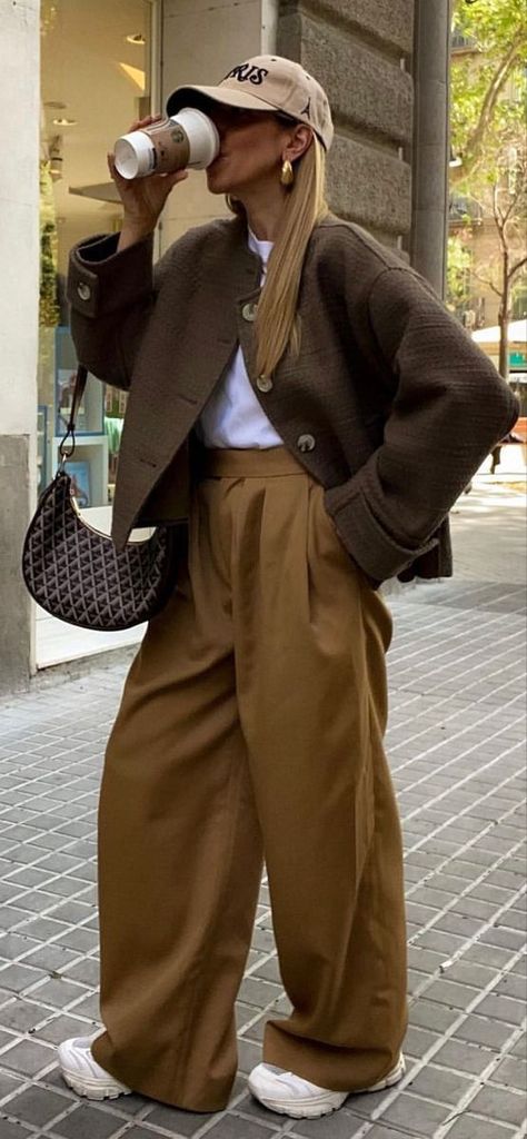 Effortless Chic: Master Summer Styles & Casual Outfits for Women Trendy Jackets 2023, Streetstyle Fashion 2023, Ganni Street Style 2023, Scandinavian Style Women, Streetstyle Fall 2023, Italian Street Style Winter, Women Winter Outfits 2023, Scandinavian Street Style 2023, Street Style Copenhagen 2023