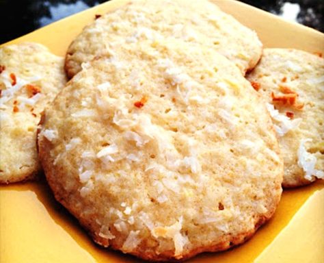 Hawaiian pineapple and coconut flakes come together into a moist, chewy, sweet treat in this Hawaiian pineapple cookies recipe. Get the recipe here! Pineapple Coconut Cookies, Hawaiian Cookies, Pineapple Cookies, Coconut Cookies Recipes, Macaroon Cookies, Coconut Desserts, Coconut Cookies, Pineapple Coconut, Sweet Cookies